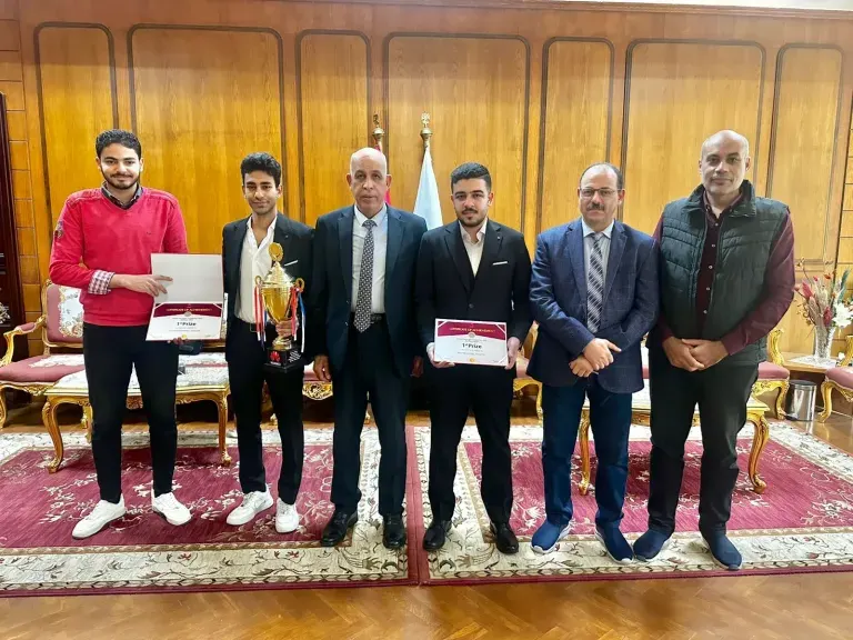 رئيس جامعة كفر الشيخ يكرّم طلاب كلية الذكاء الاصطناعي بعد حصد المركز الأول في مسابقة هواوي للمطورين 2025 – شمال إفريقيا
