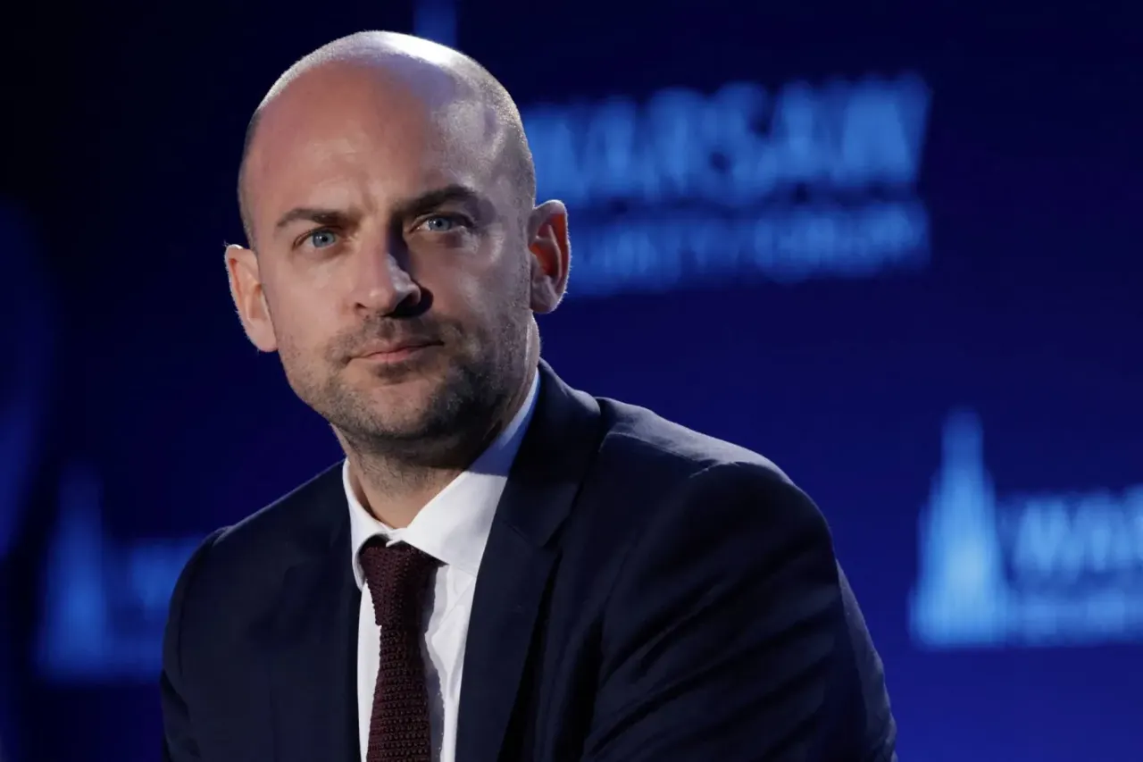 باريس تحث طهران على الحل الدبلوماسي وتحذر من تداعيات إغلاق هرمز