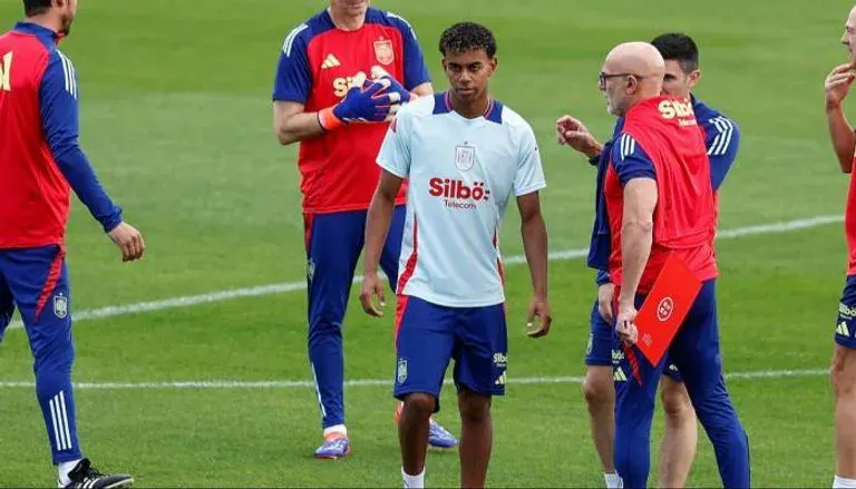 لامين يامال في تدريبات منتخب إسبانيا