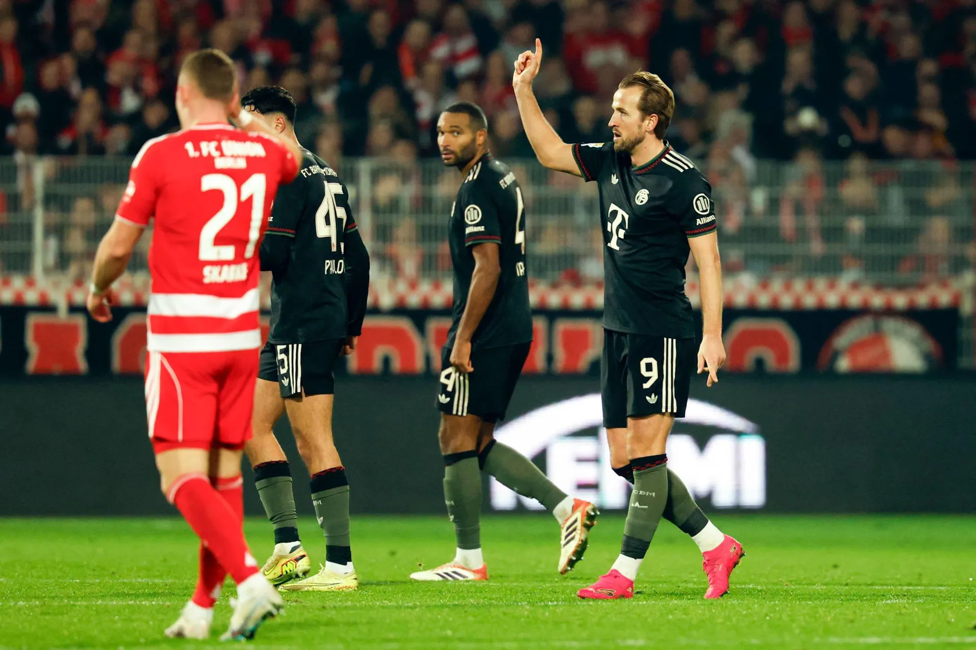 بايرن ميونخ يفوز 2-1 على آيندهوفن: كين وموسيالا يؤهلان لدور 16 بالمركز الثاني