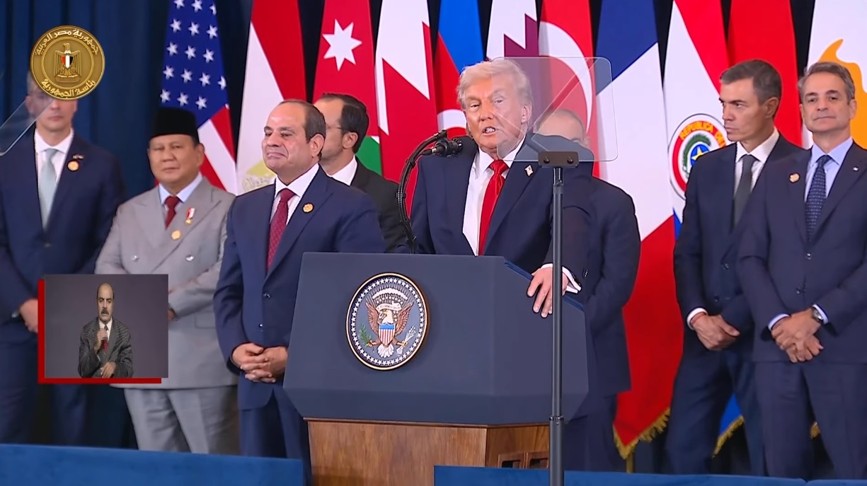 ترامب يعلق على مرافقة طائرته بمقاتلات مصرية ويشكر الرئيس السيسي