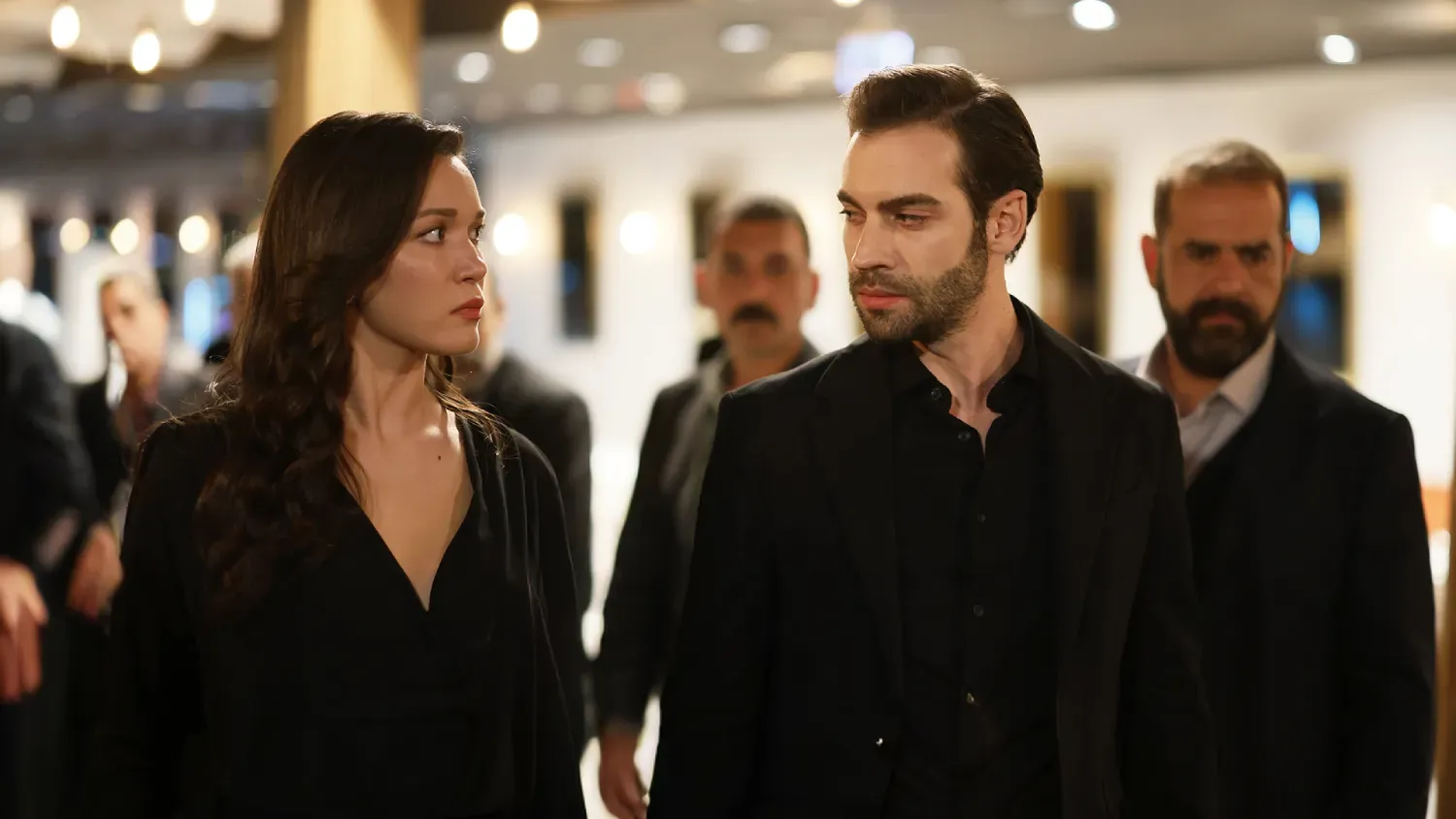 شاهد مسلسل المشردون الحلقة 46.. صدمة حمل عزيزة و"طوفان" يقلب طاولة الاحتفالات