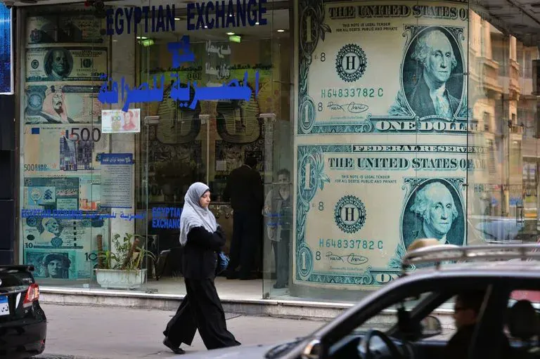 الدولار على واجهة إحدى شركات الصرافة
