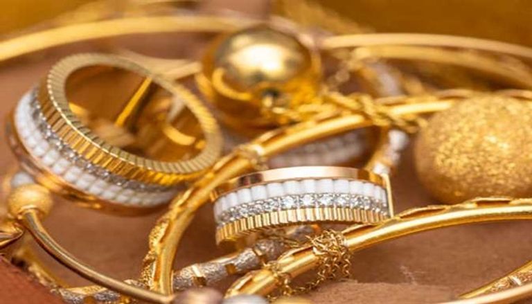 مشغولات ذهبية - تعبيرية