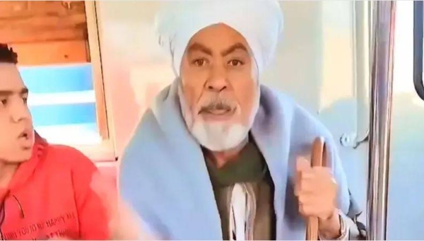 صراع أجيال والمسن أخطأ مرتين».. خبير يعلق على واقعة فتاة المترو | المصري  اليوم
