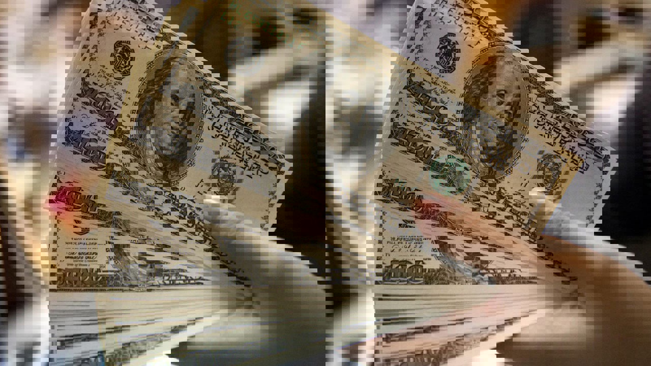 سعر الدولار اليوم: استقرار مقابل الجنيه المصري في تعاملات البنوك