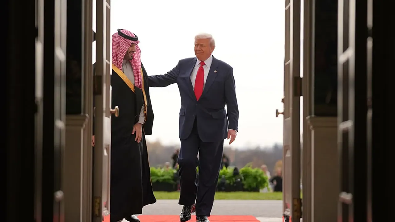 ترامب يُعلن التوصل إلى اتفاق دفاعي مع السعودية.. وبن سلمان: سنرفع استثماراتنا إلى ترليون دولار | يورونيوز