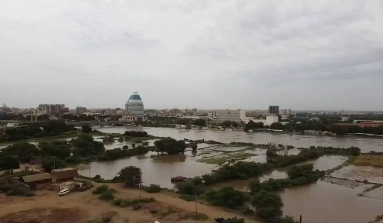 فيضان السودان يكسر أرقام مناسيب النيل القياسية.. وتوقعات رسمية بانخفاضها  الاثنين - CNN Arabic