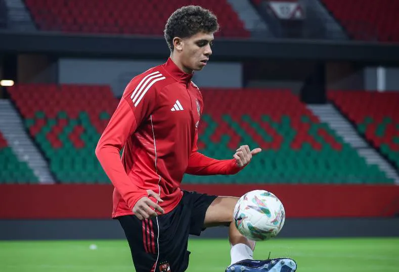  حمزة عبد الكريم في برشلونة، وستُعلن الصفقة قريباً. الإعارة تمهد الطريق للنجم المصري الشاب في مدرسة كتالونيا الكروية.