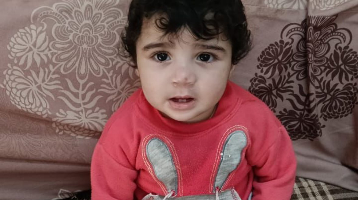 صرخة في الظلام .. العثور على طفلة عامين في الشارع فجرًا بأبو النمرس