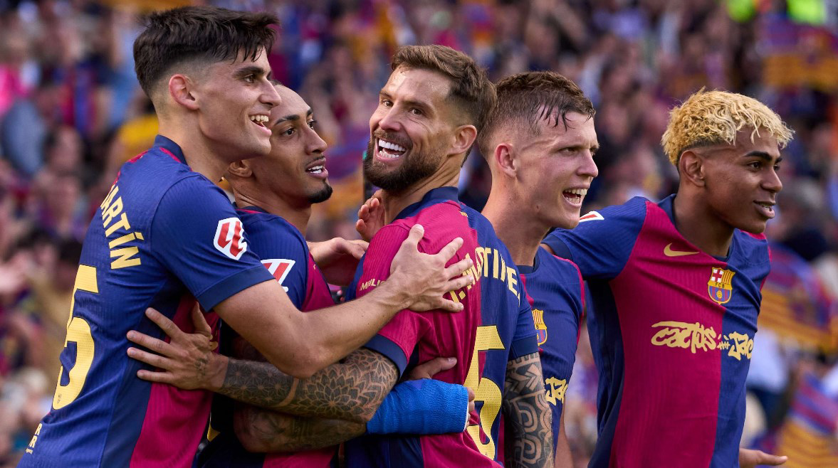 صافرة إيطالية لموقعة "سانت جيمس بارك".. يويفا يعلن حكم مباراة نيوكاسل وبرشلونة