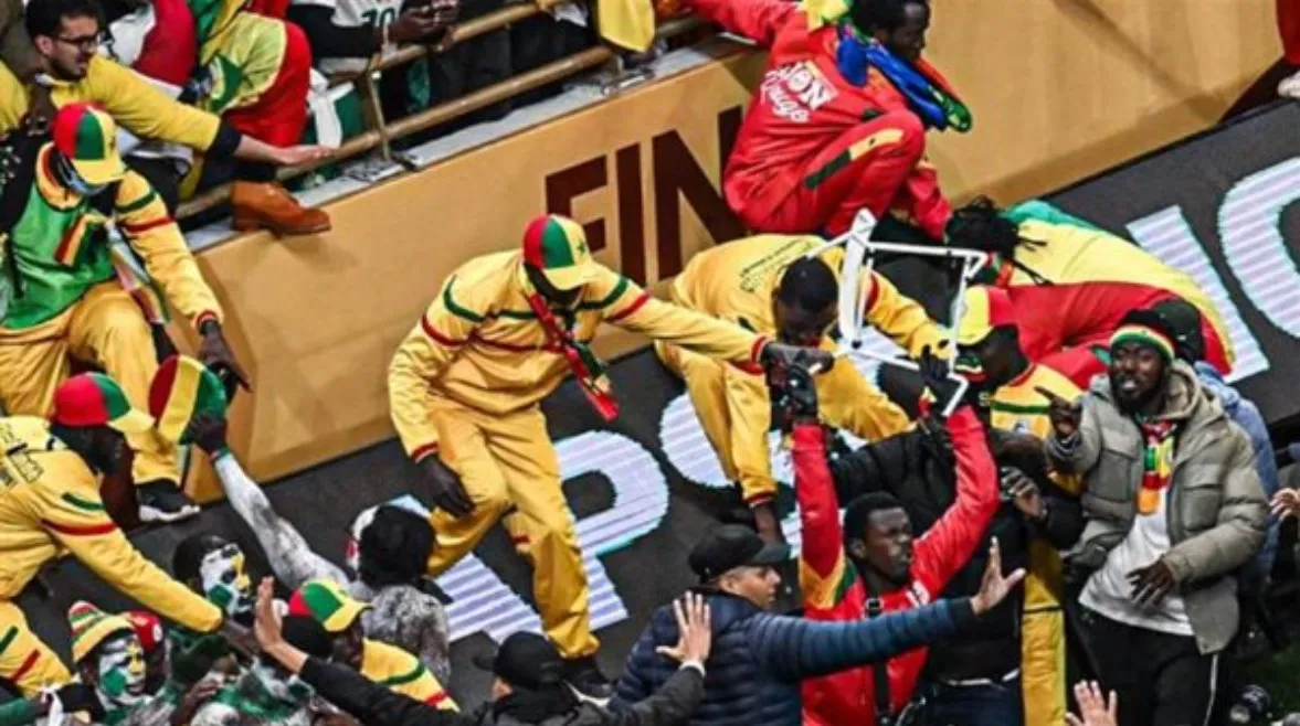 18 مشجعًا سنغاليًا معتقلين في المغرب يبدؤون إضرابًا عن الطعام