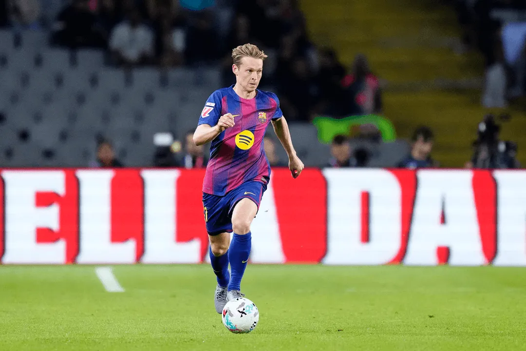 برشلونة يعلن قائمته القوية أمام إلتشي: عودة دي يونج لتعزيز صدارة الدوري الإسباني 