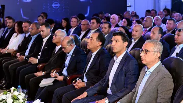 مدبولي يشهد إنتاج أول سيارة “نيسان ماجنيت” في أفريقيا من مصنع 6 أكتوبر