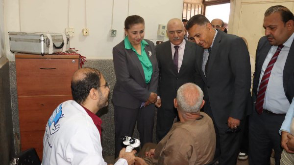 رئيس الوزراء يستعرض حصاد قافلة طبية مجانية بالقليوبية.. الكشف على 1627 مواطنًا وتحويل 33 حالة للمستشفيات