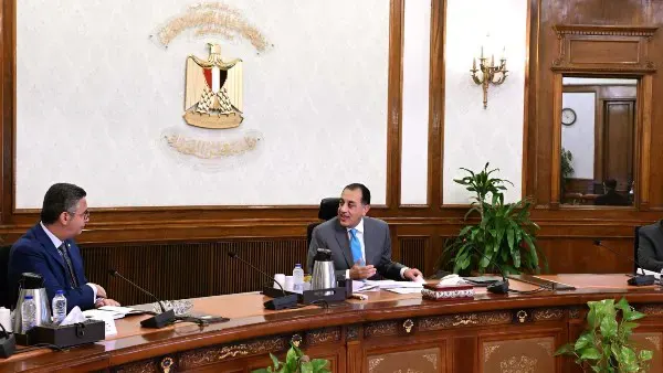 مدبولي يوجه رسالة مهمة بشأن الخبز والسلع التموينية.. ماذا طلب من وزير التموين؟