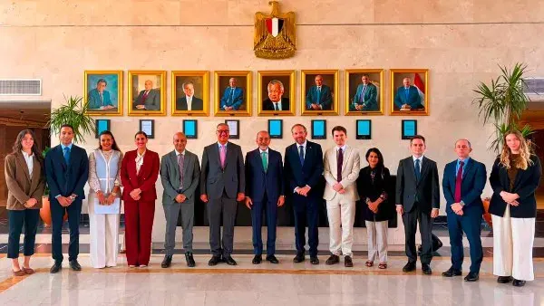 مصر وبريطانيا تبحثان التعاون في الهجرة والتجارة وتطورات الأوضاع الإقليمية