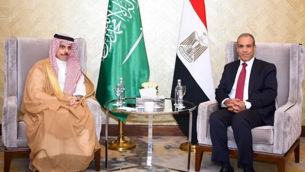 بدر عبد العاطي يبحث مع وزير خارجية السعودية التطورات الإقليمية والاعتداءات على المملكة