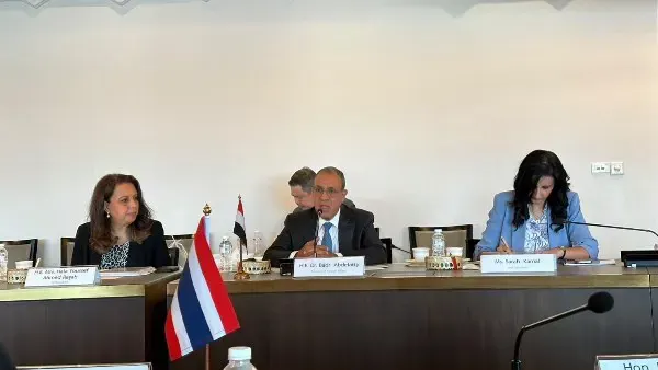 وزير الخارجية يبحث مع مجموعة الصداقة البرلمانية التايلاندية المصرية تعزيز العلاقات والتعاون الاقتصادي