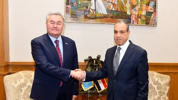 مصر وكازاخستان تتفقان على تعزيز التعاون الاقتصادي والطاقة والنقل