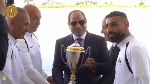 حسام حسن بعد تكريم الرئيس السيسي: فخورون بهذا الشرف.. وإنجاز المونديال بداية لمزيد من النجاحات
