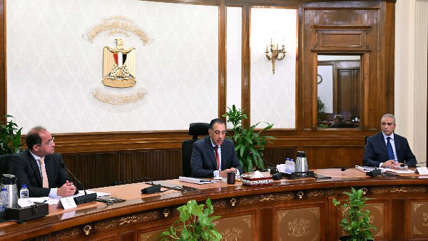 رئيس الوزراء يتابع تنفيذ مشروعات الطاقة المتجددة ويوجه بإزالة أي معوقات