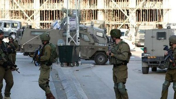 الاحتلال الإسرائيلي يغلق مدخل قرية المغير ويواصل اقتحام بلدات بالضفة الغربية.. واعتقال 11 فلسطينيا