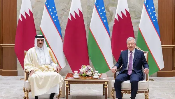 أمير قطر ورئيس أوزبكستان يبحثان تعزيز التعاون ومناقشة القضايا الإقليمية والدولية