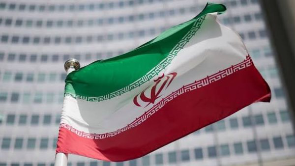 إيران تتحدى الحصار الأمريكي: لن نقف مكتوفي الأيدي وسنرد بقوة (1) إيران تتحدى الحصار الأمريكي: لن نقف مكتوفي الأيدي وسنرد بقوة (1)