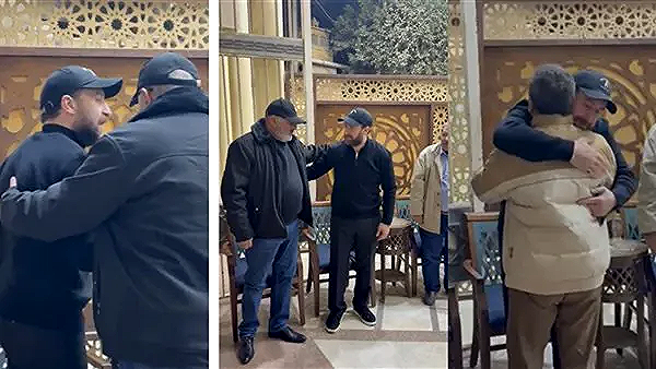 الحزن يخيّم على نضال الشافعي أثناء تلقيه عزاء والدته بالحامدية الشاذلية