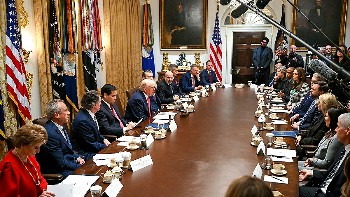 Trump calls rare Camp David Cabinet meeting amid critical Iran talks ...