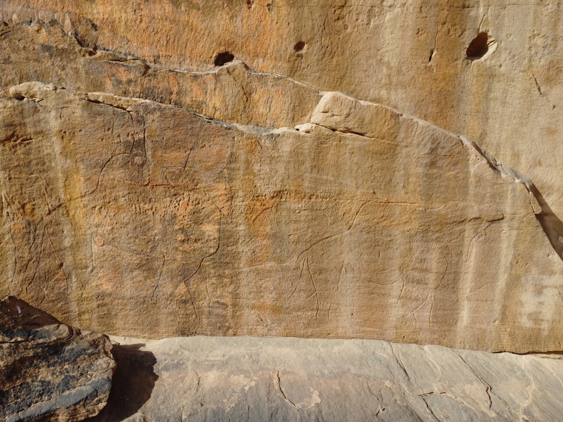 العثور على نقوش صخرية عمرها 12 ألف عام في السعودية | مجلة المجلة