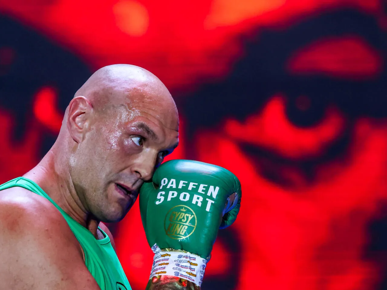 تايسون فيوري يعود للملاكمة: نزال عملاق مع أرسلانبيك محمودوف 11 أبريل 