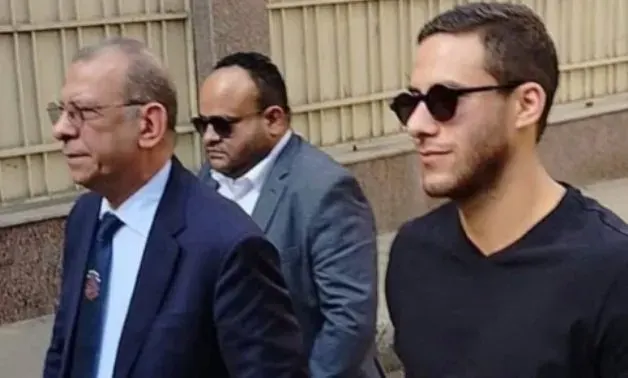 ساعة ونصف من المرافعة تنتهى بصدمة.. حجز قضية اللاعب رمضان صبحى و3 آخرين بتهمة التزوير لجلسة 30 ديسمبر للنطق بالحكم.. المحكمة تقرر استمرار حبس المتهمين.. وشريف إكرامي يحرص على الحضور لمساندة زميله