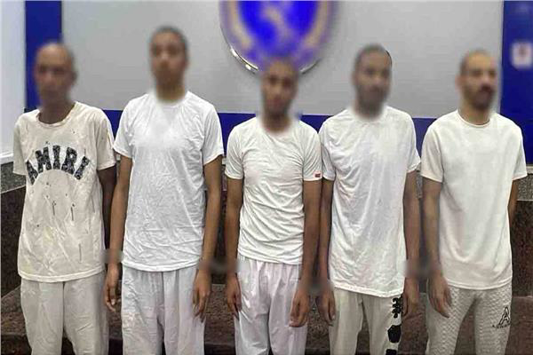 ضبط متهمين في مشاجرة مسلحة بالسويس وإصابة صاحب محل وطفل بطلق ناري