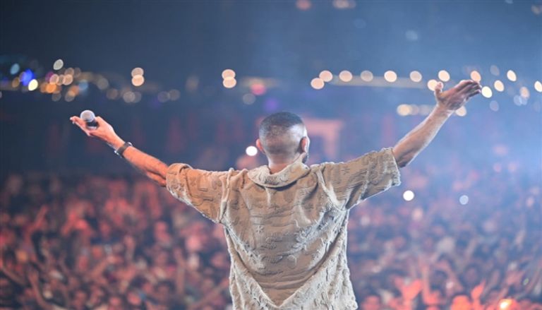 أحمد سعد يحيي أولى حفلاته في العلمين بعد أداء مناسك الحج