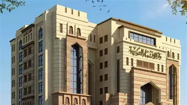 دار الإفتاء توضح حكم تأخير الصلاة لأدائها في جماعة