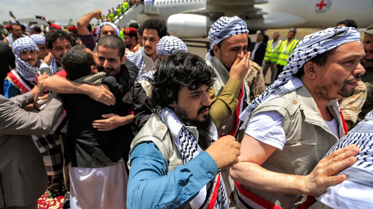 وزير الداخلية اليمني يكشف أهم الأسماء في صفقة تبادل الأسرى مع ...