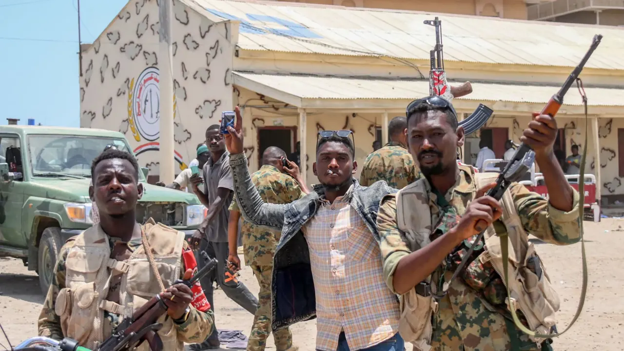 الأمم المتحدة تُعلن حصيلة ضحايا المعارك في السودان.. وتجدد الاشتباكات حول القصر الجمهوري ومقر قيادة الجيش - CNN Arabic