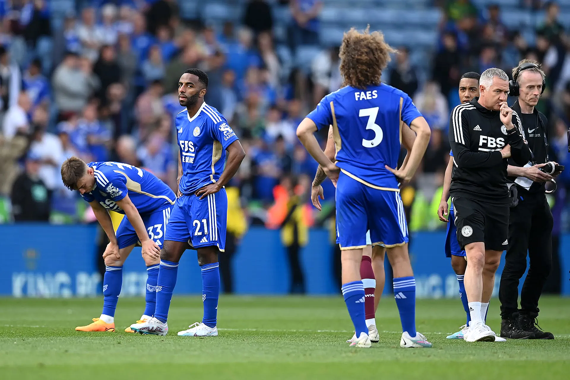 ليستر سيتي يخسر 6 نقاط: هبوط للمركز 21 وخطر الهبوط الوشيك