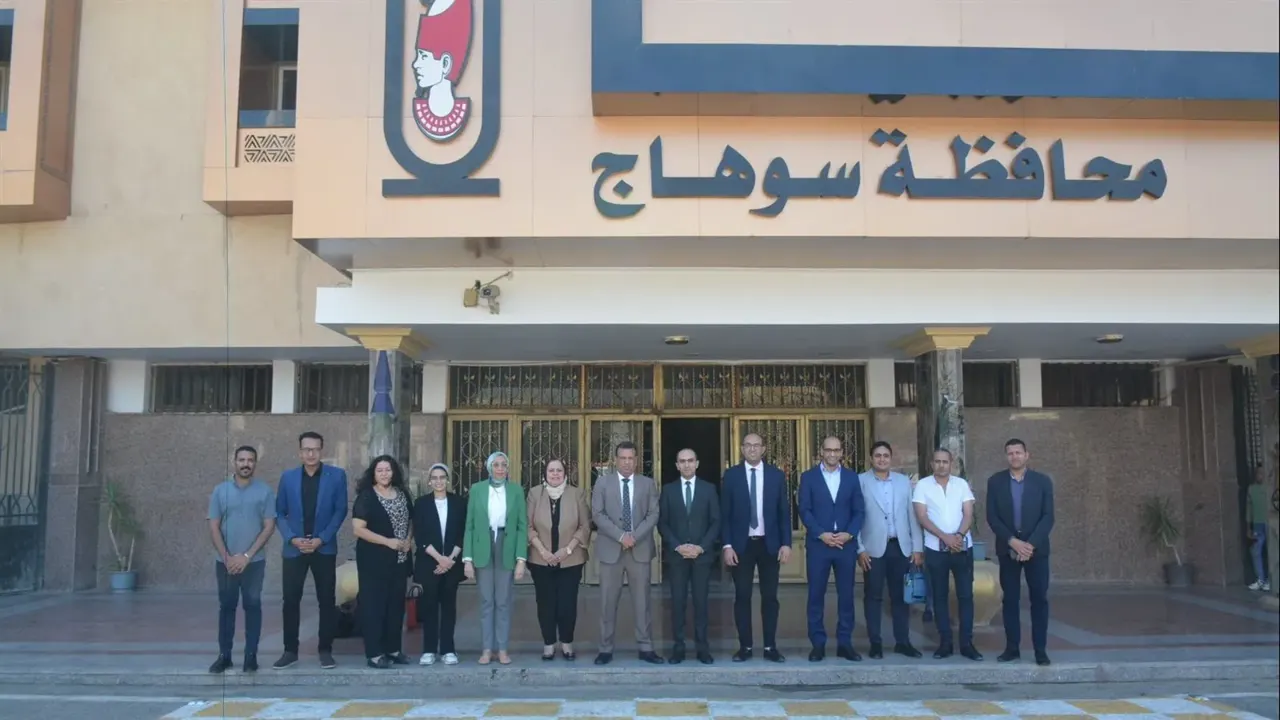 التخطيط وجامعة عين شمس ومؤسسة ساويرس تطلق مشروع "دار وسلامة" بمحافظة سوهاج