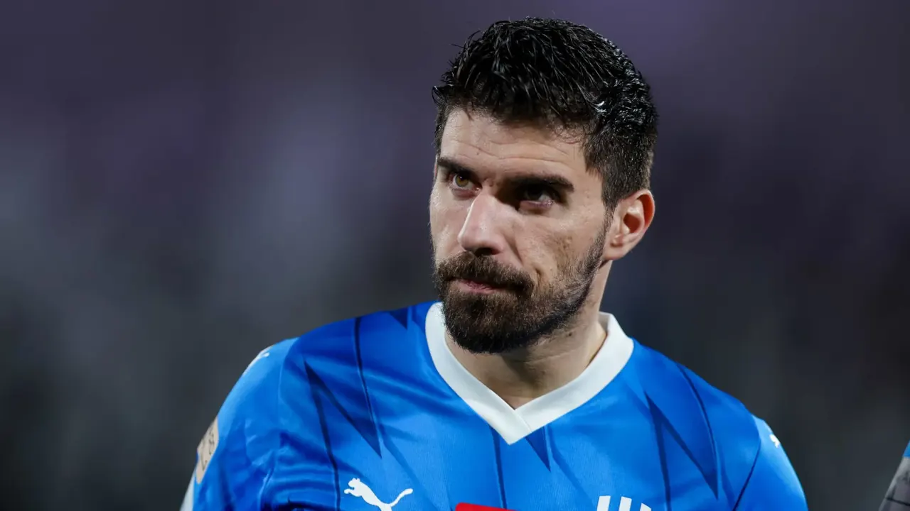 وكلاء نيفيز يعرضون خدماته على ريال مدريد... وبيريز يرفض