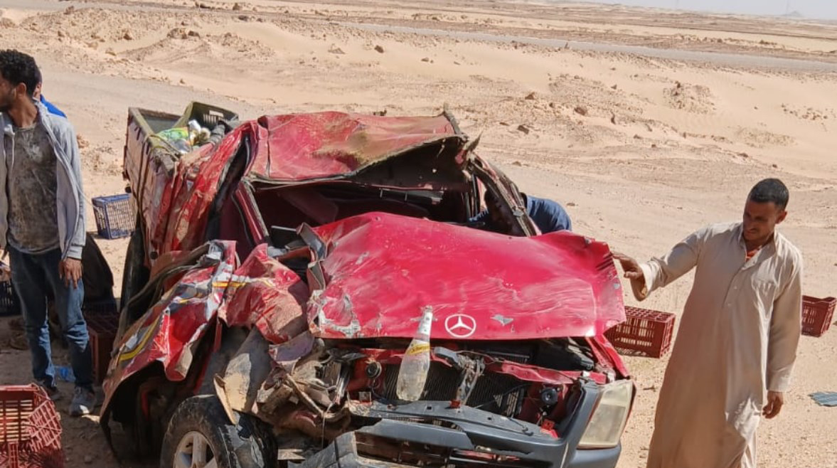 مصرع شخص وإصابة 3 آخرين في انقلاب سيارة ربع نقل بطريق الواحات بالجيزة