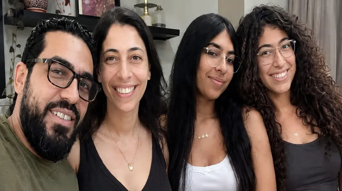 قتل رب الأسرة في الصحراء ثم عاد لاصطياد زوجته وطفلتيه.. تفاصيل مذبحة النرجس