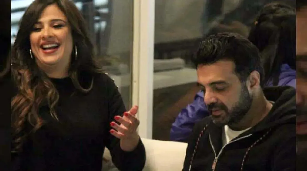 عمرو محمود ياسين يوضح حقيقة إلغاء تتر مسلسل "وننسى اللي كان"