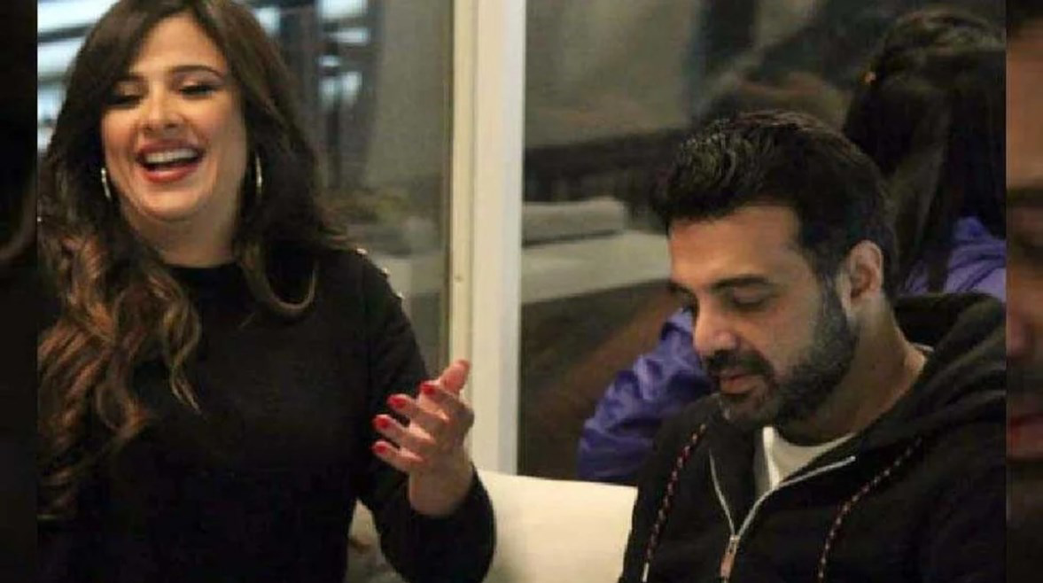 عمرو محمود ياسين يوضح حقيقة إلغاء تتر مسلسل "وننسى اللي كان"
