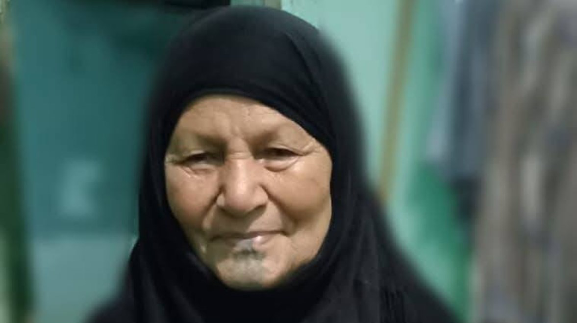 20 ضربة وإخفاء الجثة بالمطبخ .. عامل خردة يقتل جارته المسنة لسرقة قرطها الذهبي