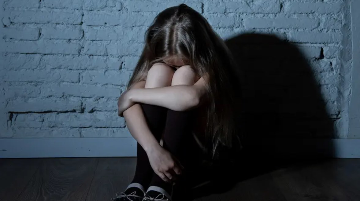 فضيحة جنسية في أكتوبر.. طبيب أسنان يحاول إغواء طالبة عبر الهاتف