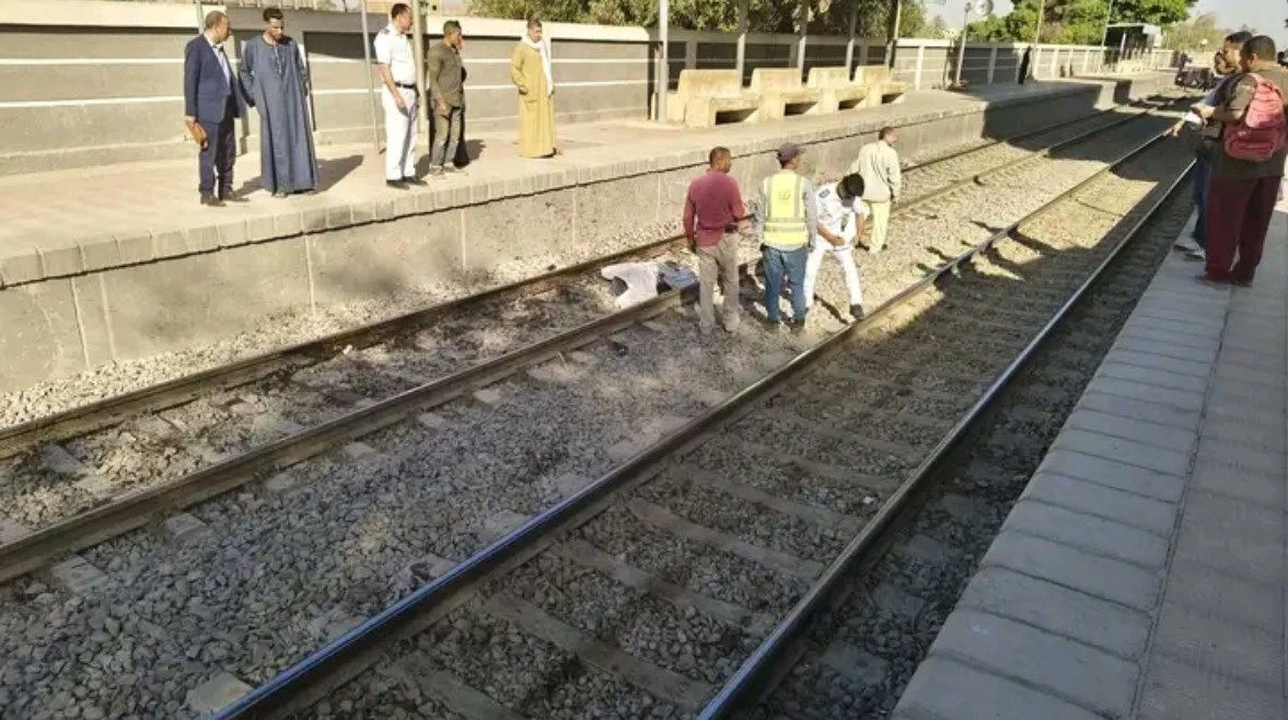 مصرع فتاة صدمها قطار أثناء عبورها مزلقان بمنقباد في أسيوط
