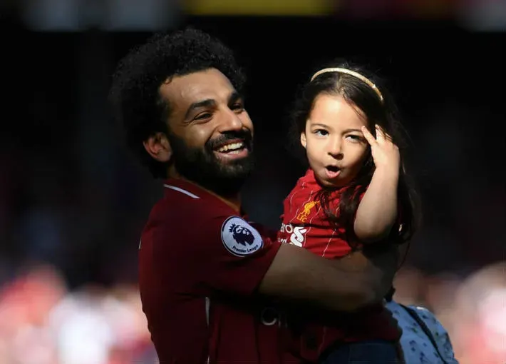 لقطات طريفة تجمع محمد صلاح وابنته مكة في إعلان فودافون الجديد | خبر | في الفن